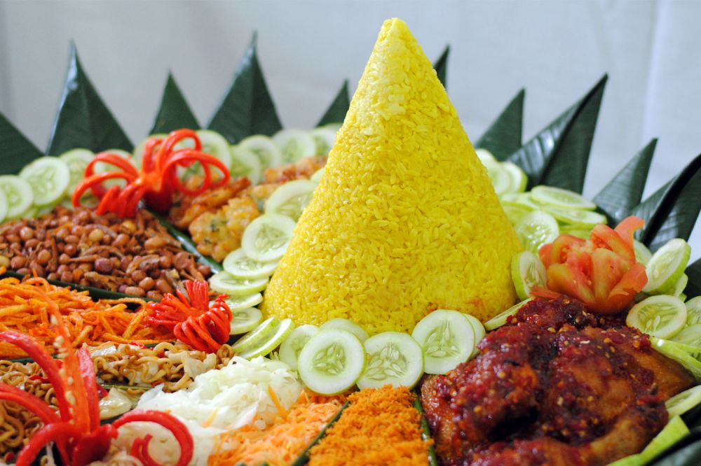 Nasi Tumpeng  Family Catering Services